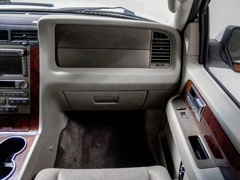Used 2011 Lincoln Navigator L 4WD image 31