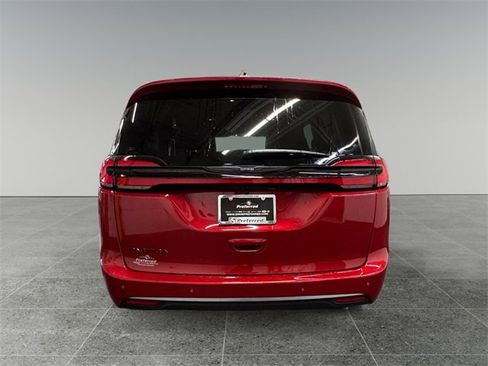 New 2026 Chrysler Pacifica Select image 22