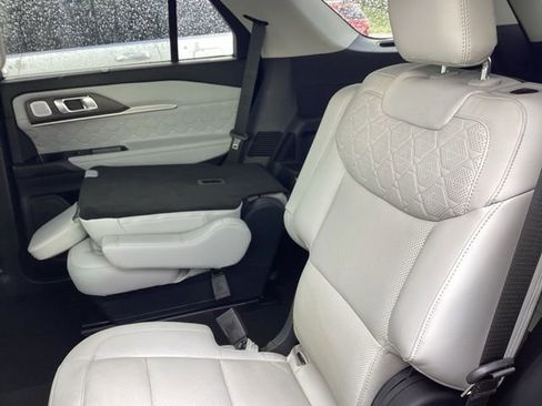 Used 2025 Ford Explorer Platinum w/ LUX Leather Package AWD/4WD image 21