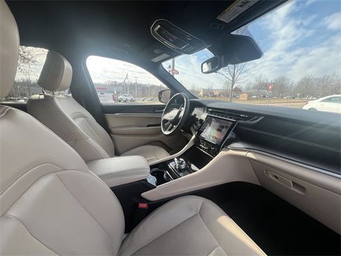 Used 2023 Jeep Grand Cherokee L Limited image 28