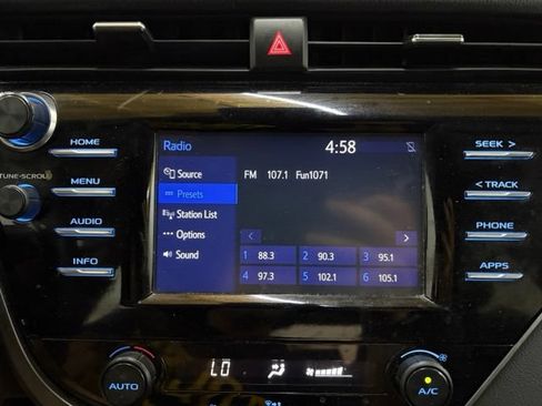 Used 2018 Toyota Camry SE w/ Moonroof Package FWD image 31