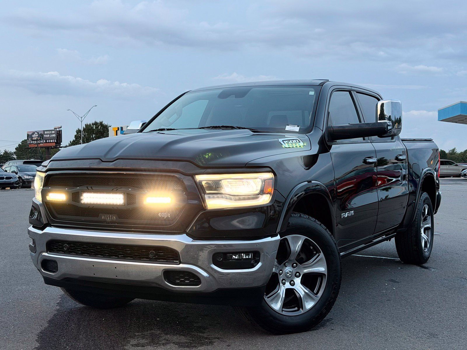 Used 2019 RAM 1500 Laramie AWD/4WD image 1