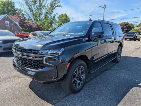 Used 2021 Chevrolet Suburban Z71 w/ Z71 Signature Package AWD/4WD image 3