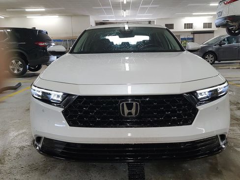 Used 2023 Honda Accord Touring image 2