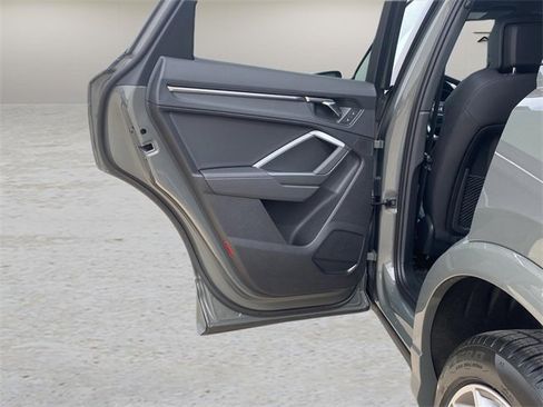 Used 2025 Audi Q3 2.0T Premium w/ Convenience Package image 26