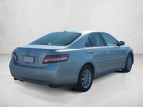 Used 2011 Toyota Camry XLE w/ SE/XLE Extra-Value Pkg image 5
