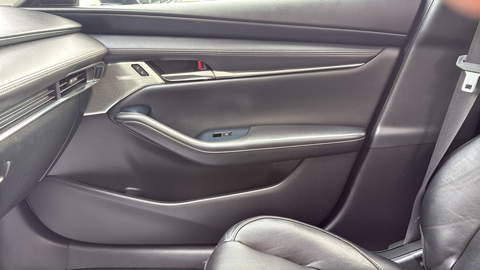 Used 2020 MAZDA MAZDA3 Sedan w/ Premium Package FWD image 17