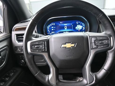 Used 2023 Chevrolet Suburban Premier image 8