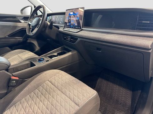 Certified 2025 Volkswagen Tiguan S w/ 18" Wheel Package AWD/4WD image 29