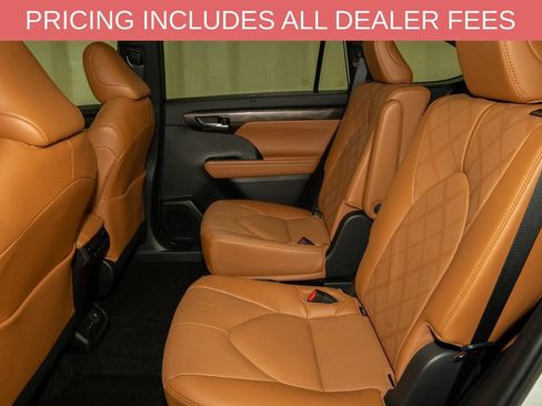 Used 2026 Toyota Highlander Platinum AWD/4WD image 9