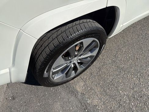 Used 2019 Jeep Cherokee Overland w/ Heavy Duty Protection Group AWD/4WD image 32