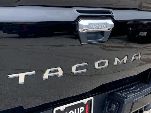 Used 2025 Toyota Tacoma Limited AWD/4WD image 31