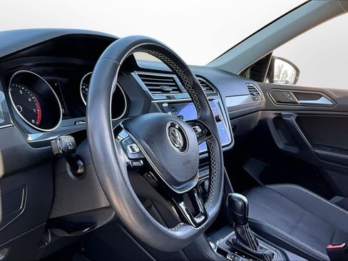 Used 2021 Volkswagen Tiguan SE image 11
