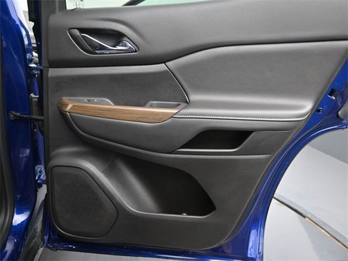 Used 2023 GMC Acadia SLE w/ Driver Convenience Package image 18