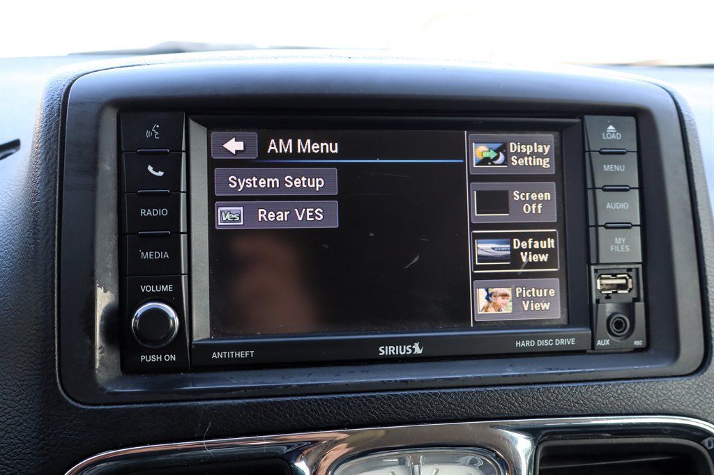 Used 2016 Chrysler Town & Country Touring FWD image 31
