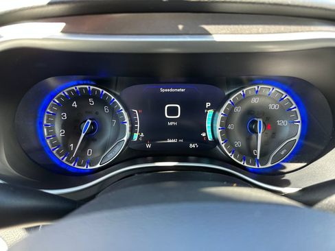 Used 2024 Chrysler Pacifica Touring-L FWD image 58