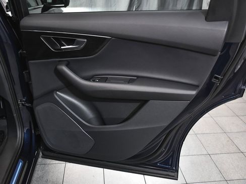 Used 2025 Audi Q7 3.0T Premium w/ Convenience Package image 17