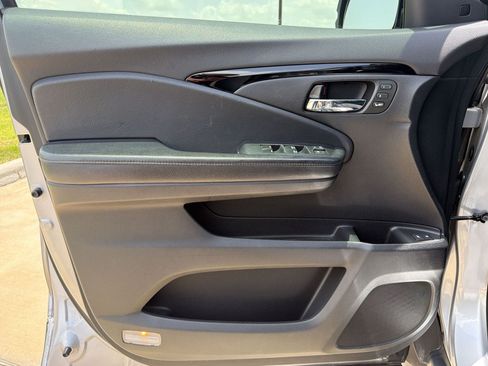 Used 2017 Honda Pilot Elite image 21