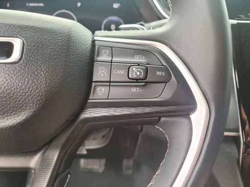Used 2024 Jeep Grand Cherokee Laredo RWD image 27
