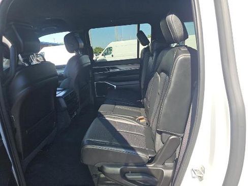 Used 2025 Jeep Wagoneer L Series II w/ 8-pass Seating Package AWD/4WD image 8