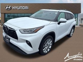 Used 2023 Toyota Highlander Limited FWD video 1
