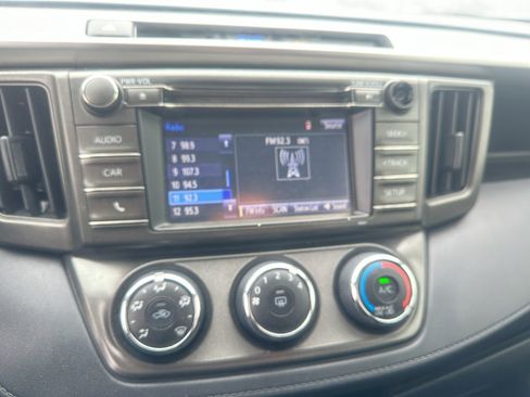 Used 2014 Toyota RAV4 LE image 9