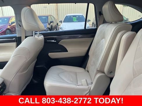 Used 2023 Toyota Highlander Platinum FWD image 15