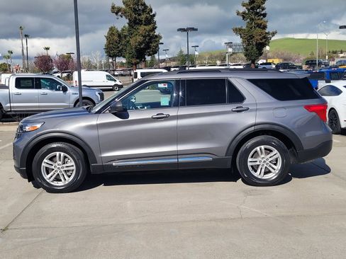 Used 2022 Ford Explorer XLT image 7