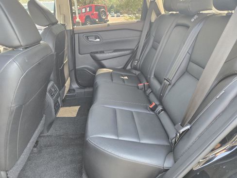 Used 2023 Nissan Rogue SL w/ SL Premium Package image 19