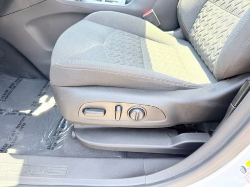 Used 2022 Chevrolet Equinox LT FWD image 26