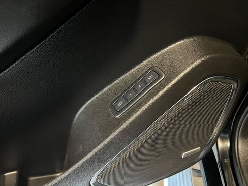 Used 2015 Chevrolet Suburban LTZ AWD/4WD image 27