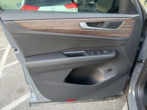 Used 2025 Volkswagen Atlas SEL image 12