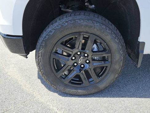 Used 2025 Chevrolet Silverado 1500 LT Trail Boss w/ Convenience Package II AWD/4WD image 9