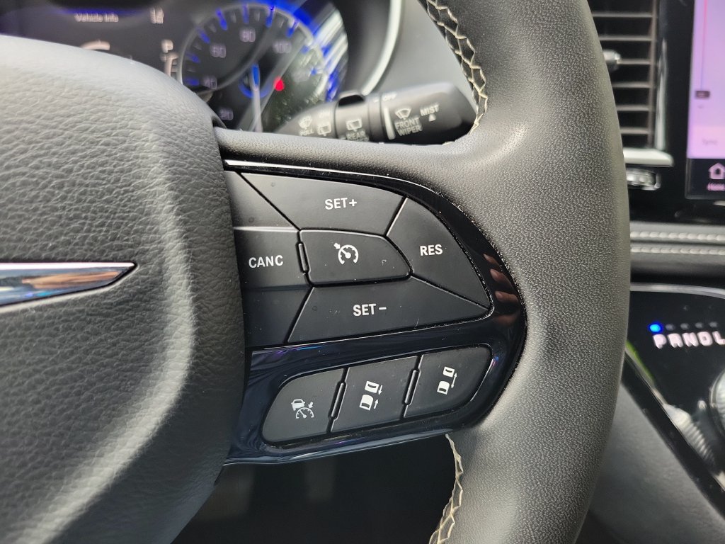 Used 2024 Chrysler Pacifica Touring FWD image 23