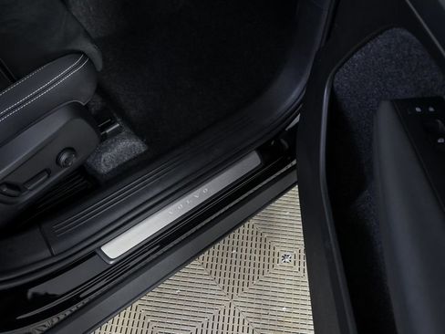 Certified 2025 Volvo XC40 B5 Plus image 26