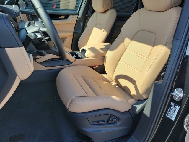 Used 2026 Porsche Cayenne AWD/4WD image 5