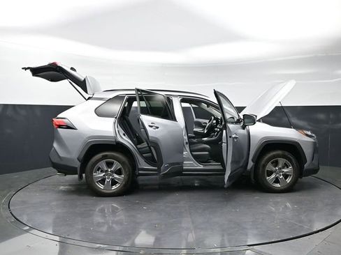 Used 2023 Toyota RAV4 XLE AWD/4WD image 40