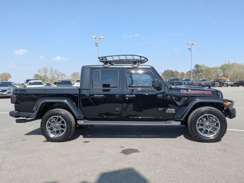 Used 2020 Jeep Gladiator Overland image 2