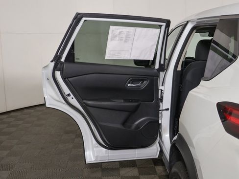 Used 2024 Nissan Rogue SV image 18