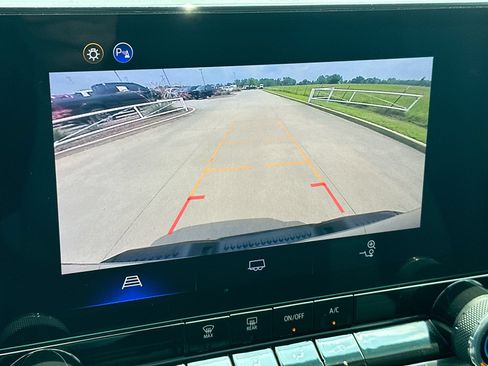 Used 2024 Chevrolet Colorado W/T w/ WT Convenience Package II AWD/4WD image 17