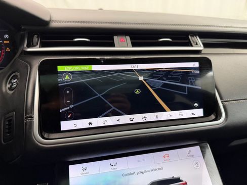 Used 2018 Land Rover Range Rover Velar R-Dynamic SE AWD/4WD image 17