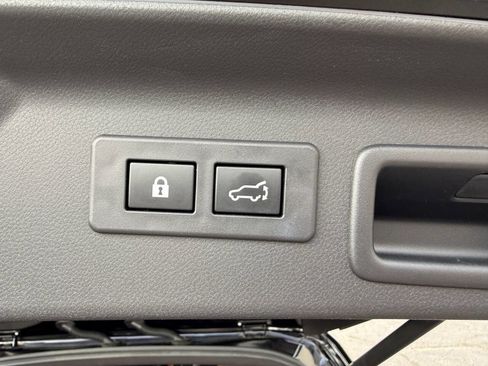 Used 2025 Subaru Forester Touring image 23