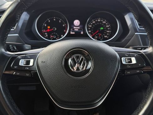 Used 2018 Volkswagen Tiguan SE AWD/4WD image 45