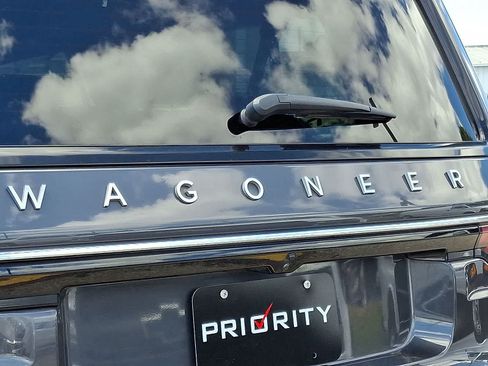 Used 2024 Jeep Wagoneer L Series II w/ Flexible Seating Group AWD/4WD image 37