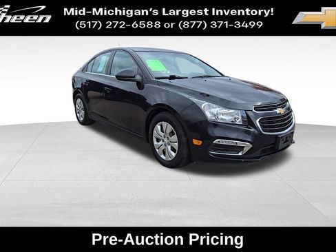 Used 2015 Chevrolet Cruze LT image 2