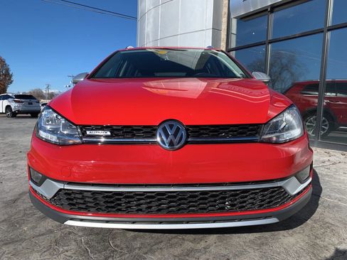 Used 2019 Volkswagen Golf Alltrack SE image 2