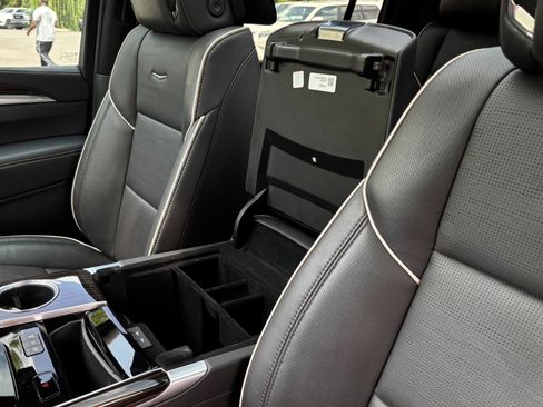 Used 2025 Cadillac Escalade ESV Premium Luxury w/ LPO, Radiant Package AWD/4WD image 19