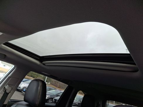 Used 2019 Toyota Highlander XLE image 14