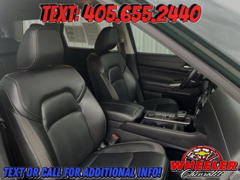 Used 2023 Nissan Pathfinder SL w/ Black Appearance Package image 12