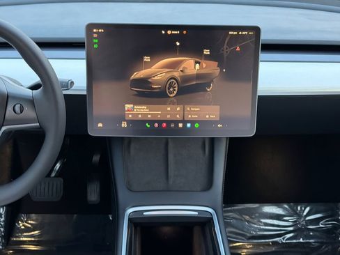 Used 2023 Tesla Model Y Long Range image 15